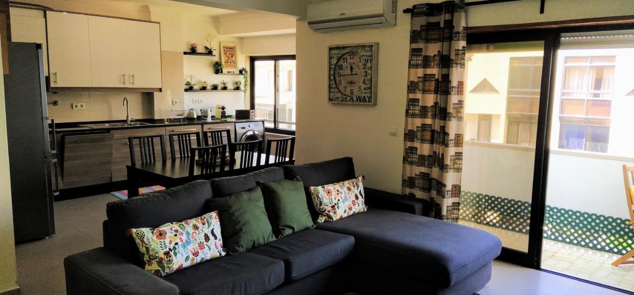 Large Apartment Near The Beach And Lisbon Costa da Caparica Esterno foto