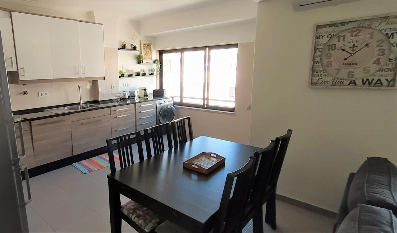 Large Apartment Near The Beach And Lisbon Costa da Caparica Esterno foto