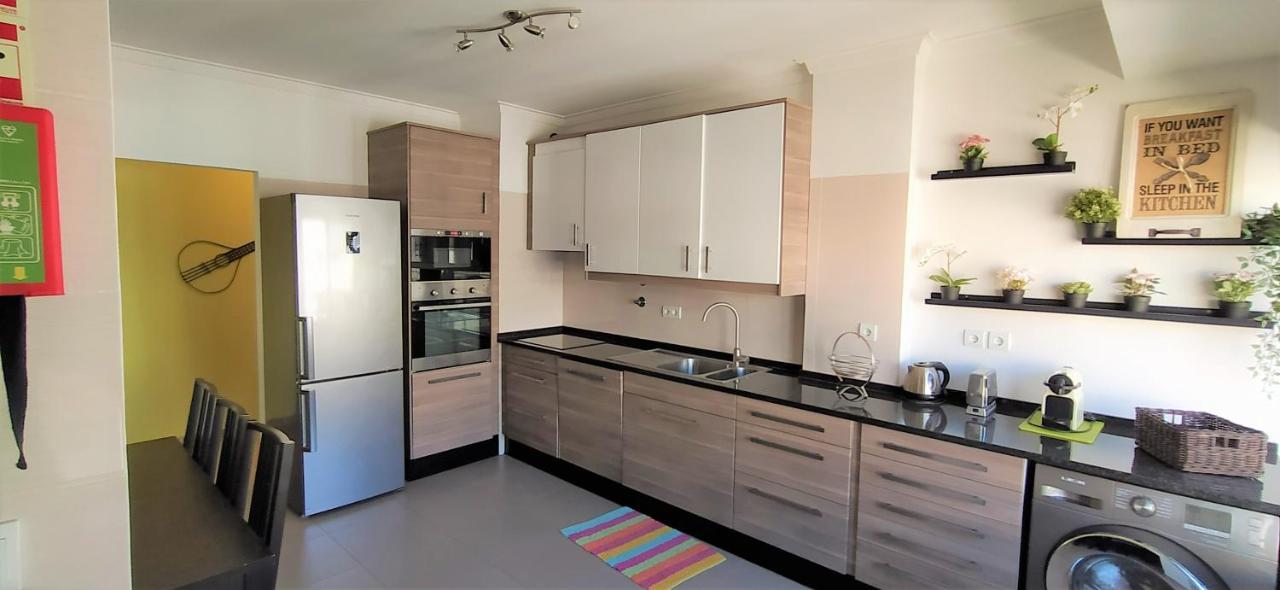 Large Apartment Near The Beach And Lisbon Costa da Caparica Esterno foto