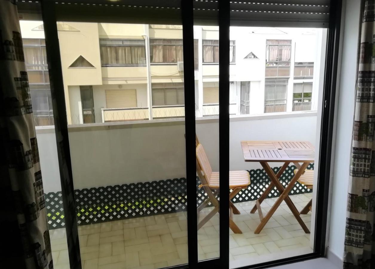 Large Apartment Near The Beach And Lisbon Costa da Caparica Esterno foto